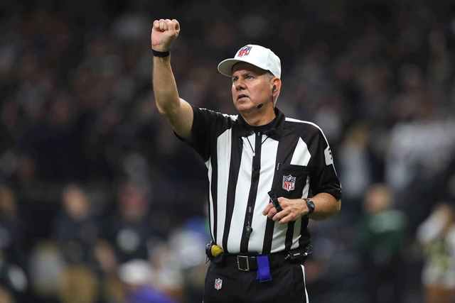 How much do NFL refs make? 