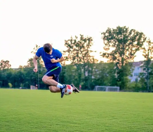How to Juggle a soccer ball?