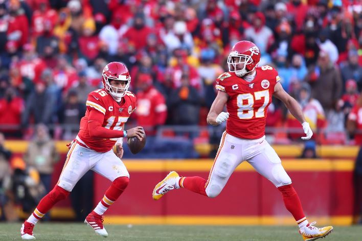 What position does Travis Kelce play